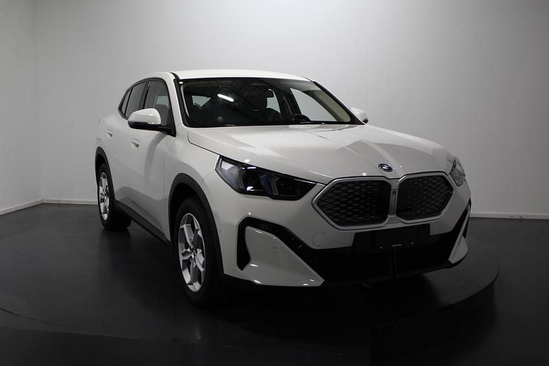 Neu BMW iX2 Performance 150 kW (204 PS) 2025 Weiss SUV