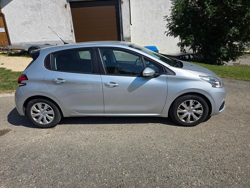 Gebraucht Peugeot 208 Active 99 PS (72 kW) 2016 Kleinwagen
