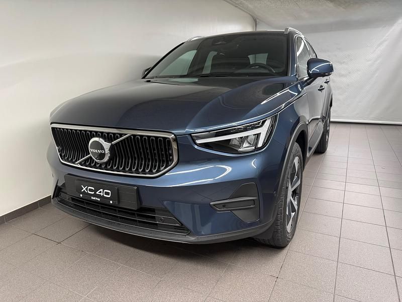 Blau Neu 2025 Volvo XC40 Core SUV | CHF 45’670 (Guter Preis) - Bild 1/4