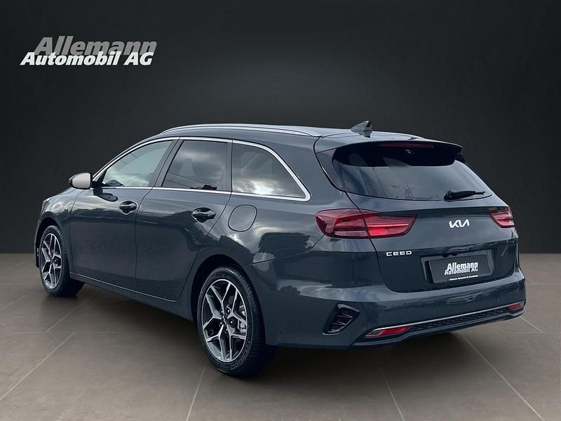 Neu Kia Ceed Sportswagon 140 PS (102 kW) 2025 Grau Kombi