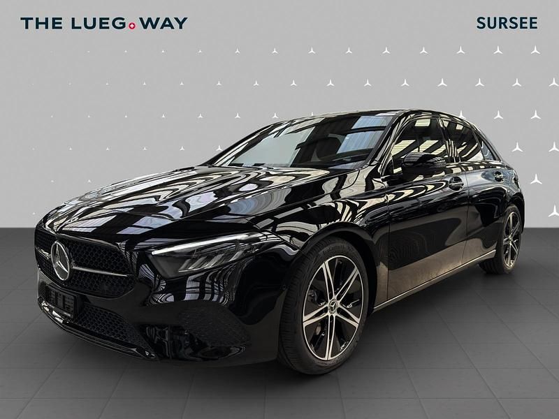 Schwarz Gebraucht 2025 Mercedes A200 Night Limousine | CHF 43’700 - Bild 1/4
