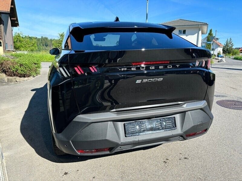 Gebraucht Peugeot e-3008 Allure 154 kW (210 PS) 2024 SUV