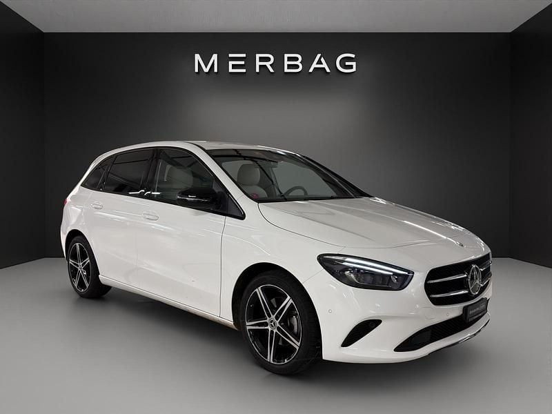Weiss Gebraucht 2022 Mercedes B200 Night Van / Kleinbus | CHF 28’250 (Teuer) - Bild 1/4