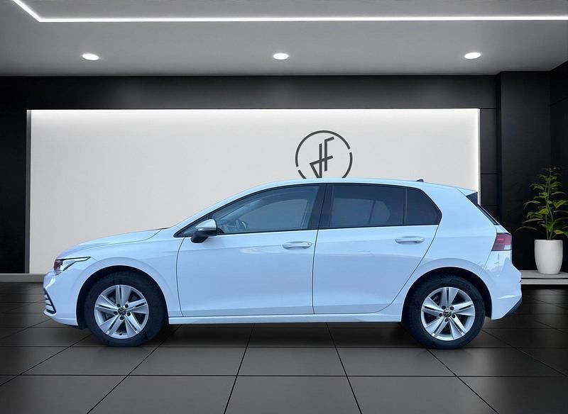 Gebraucht VW Golf VIII Life 130 PS (95 kW) 2022 Limousine