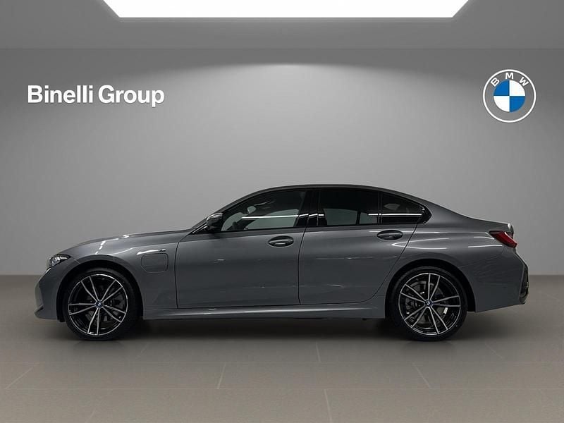 Neu BMW 330e M Sport 292 PS (214 kW) 2025 Grau Limousine
