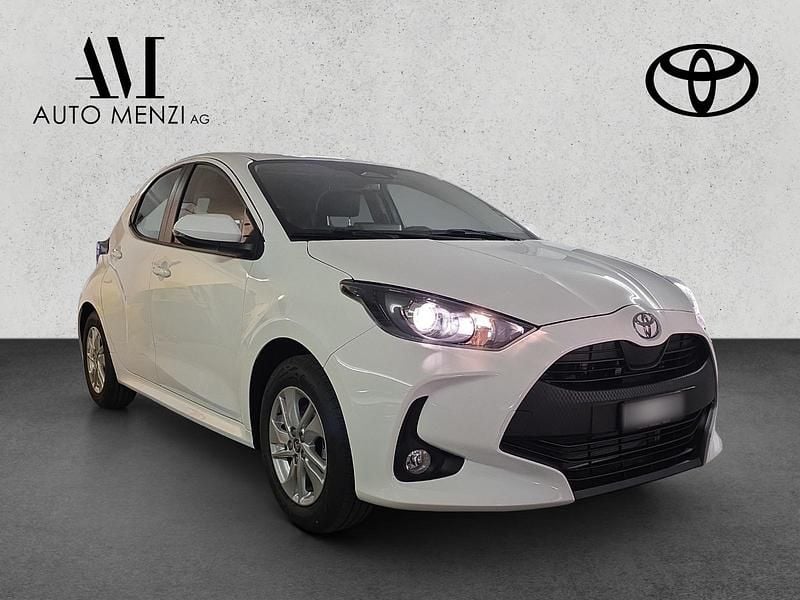 Weiss Neu 2025 Toyota Yaris Hybrid Comfort Limousine | CHF 24’490 (Guter Preis) - Bild 1/4