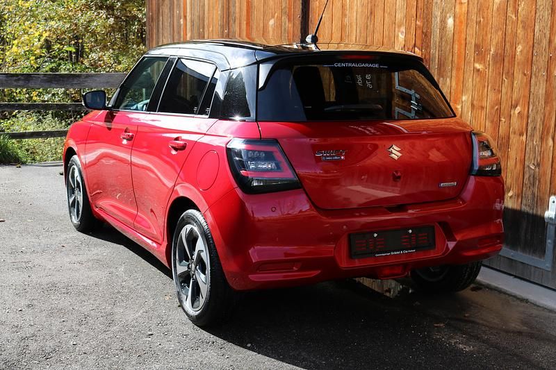 Neu Suzuki Swift 82 PS (60 kW) 2025 Rot Limousine