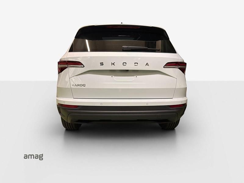 Neu Skoda Karoq Dynamic 150 PS (110 kW) 2025 Moon weiss, metallic SUV