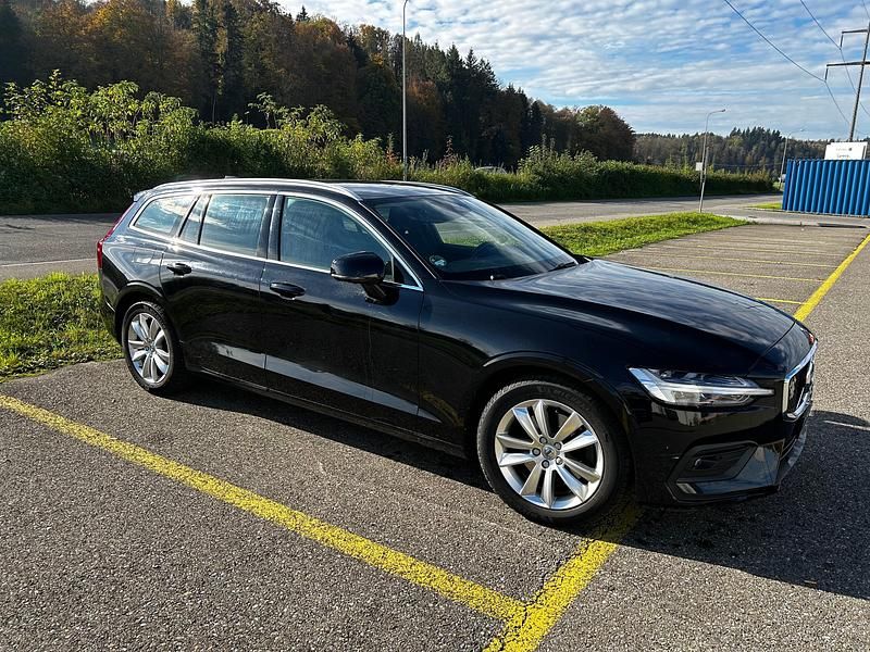 Gebraucht 2020 Volvo V60 Momentum Kombi | CHF 22’200 (Guter Preis) - Bild 1/4