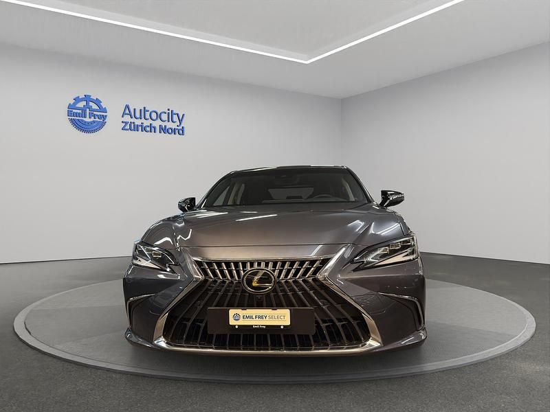 Gebraucht Lexus ES300H 218 PS (160 kW) 2023 Grau Limousine