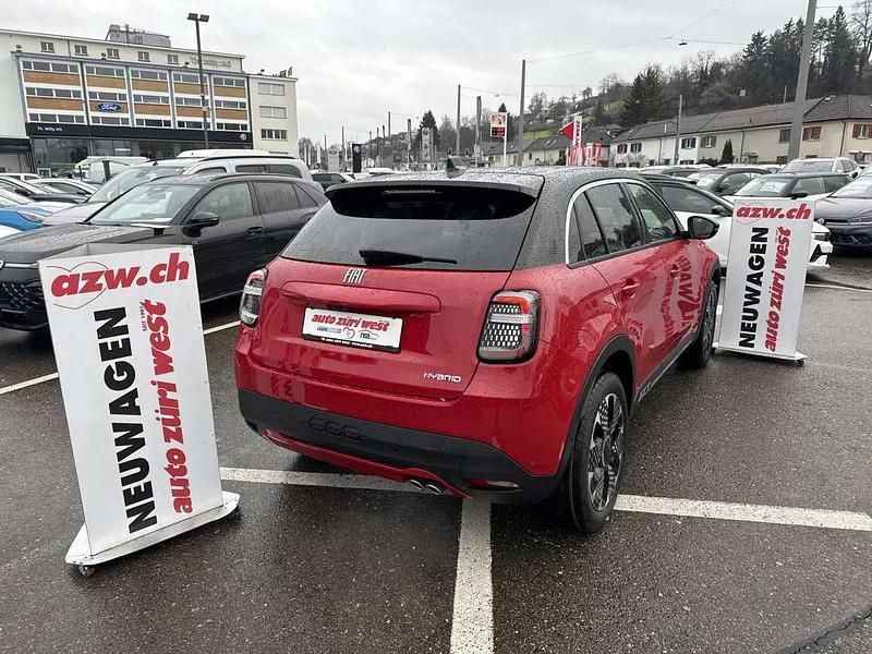 Neu Fiat 600 La Prima 145 PS (106 kW) 2026 Rot SUV