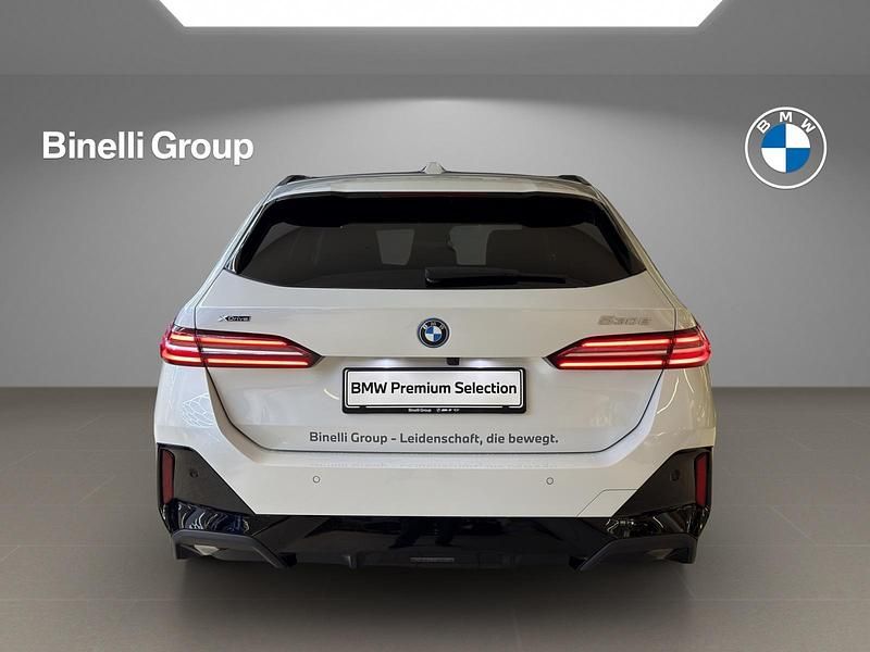 Gebraucht BMW 530e M Sport 299 PS (219 kW) 2025 Weiss Kombi