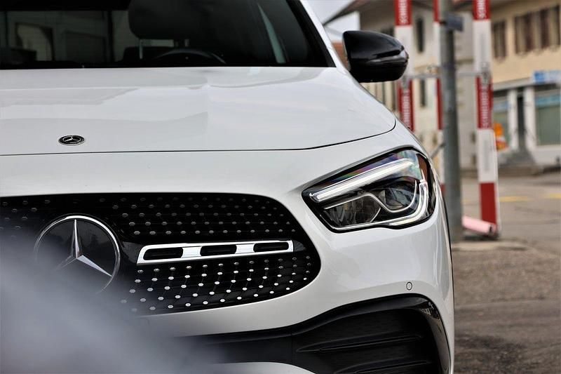 Gebraucht Mercedes GLA200 AMG line 163 PS (119 kW) 2021 SUV