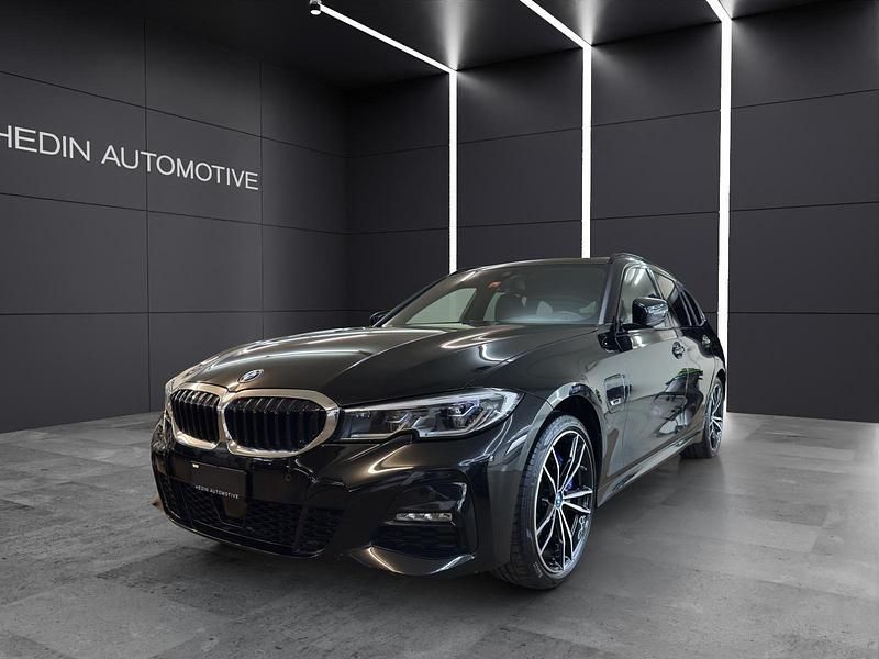 Schwarz Gebraucht 2021 BMW 320e Shadowline Kombi | CHF 33’900 (Etwas zu teuer) - Bild 1/4