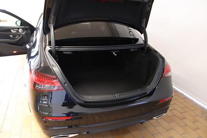 Gebraucht Mercedes E220 AMG line 200 PS (147 kW) 2023 Limousine