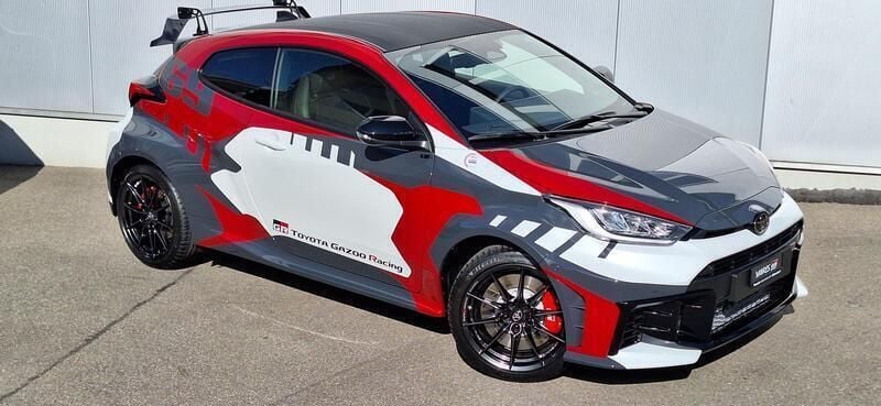 Mehrfarbig Gebraucht 2024 Toyota Yaris Edition Limousine | CHF 95’000 - Bild 1/4