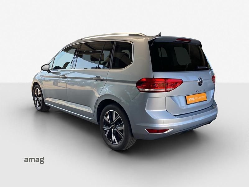 Gebraucht VW Touran Highline 150 PS (110 kW) 2024 Oyster silver metallic Van / Kleinbus