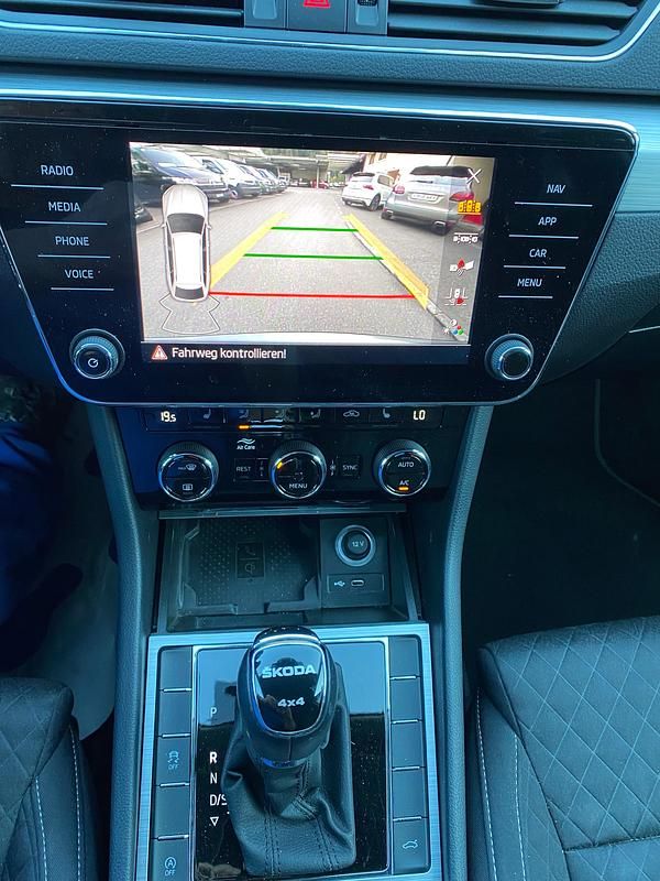 Gebraucht Skoda Superb Ambition 200 PS (147 kW) 2023 Kombi