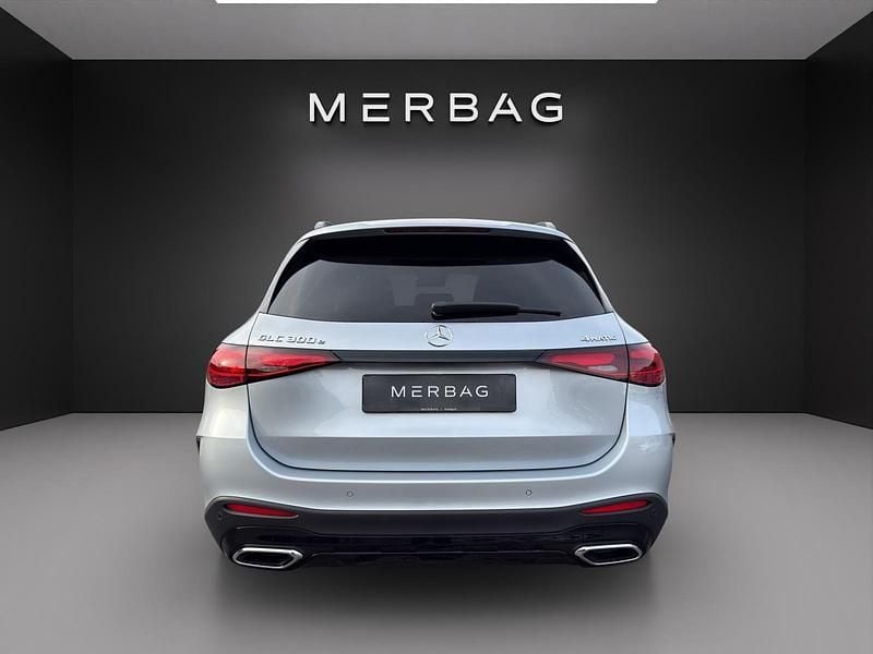 Neu Mercedes GLC300e 313 PS (230 kW) 2025 Silber SUV