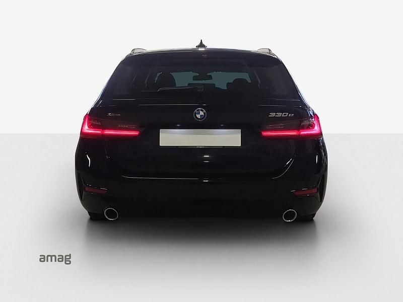 Gebraucht BMW 330e 292 PS (214 kW) 2023 Kombi