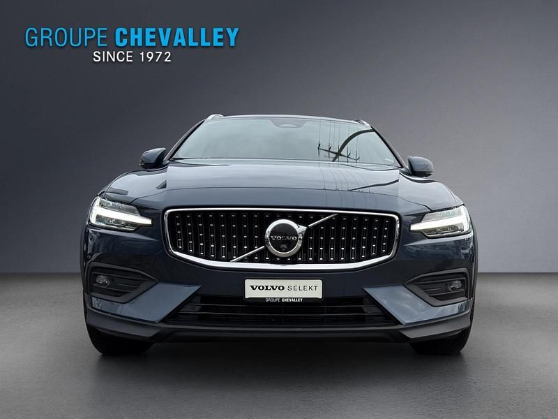 Gebraucht Volvo V60 CC Plus 250 PS (183 kW) 2023 Blau Kombi