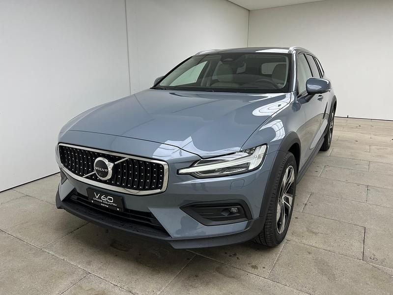 Gebraucht Volvo V60 CC Ultimate 211 PS (155 kW) 2023 Grau Kombi
