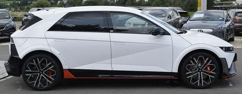 Weiss Neu 2025 Hyundai Ioniq Kleinwagen | CHF 65’850 - Bild 1/4