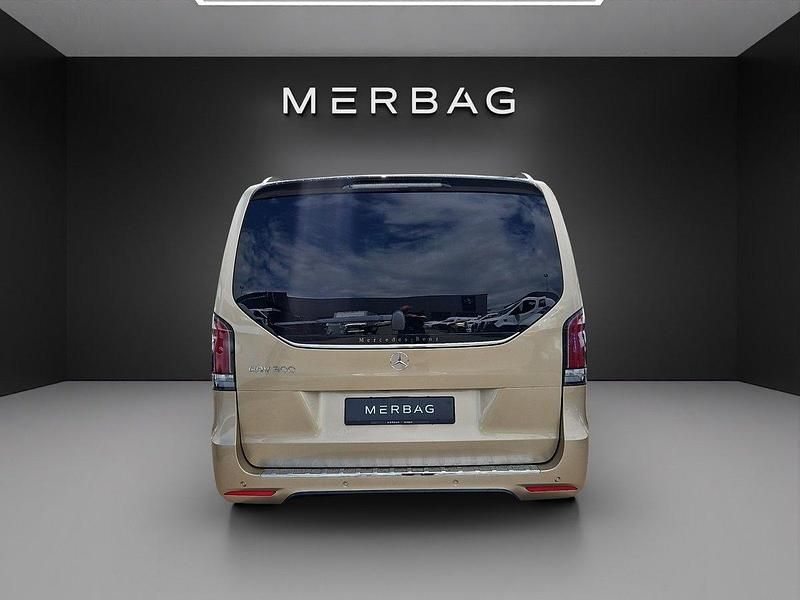 Gebraucht Mercedes EQV300 150 kW (204 PS) 2024 Gold Van / Kleinbus