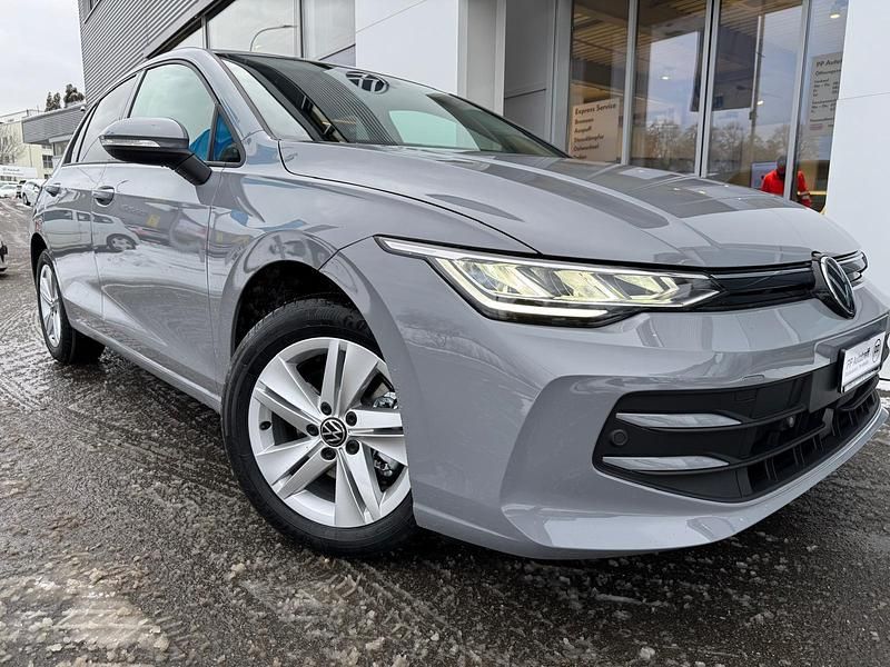 Neu VW Golf VIII Basis 115 PS (84 kW) 2026 Grau Limousine