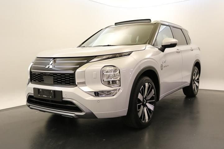 Weiss Gebraucht 2025 Mitsubishi Outlander P-HEV Instyle SUV | CHF 58’900 - Bild 1/4
