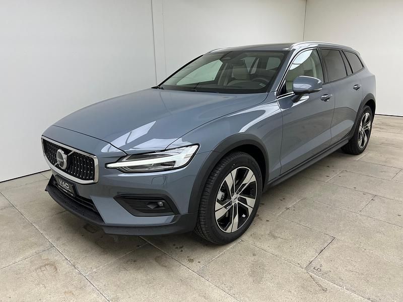 Gebraucht Volvo V60 CC Ultimate 211 PS (155 kW) 2023 Grau Kombi