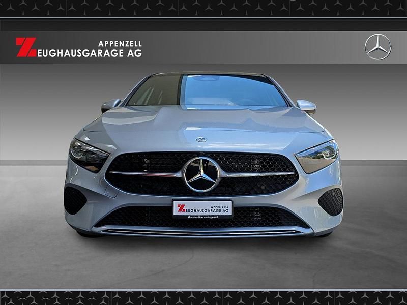 Neu Mercedes A250 224 PS (164 kW) 2025 Silber Limousine