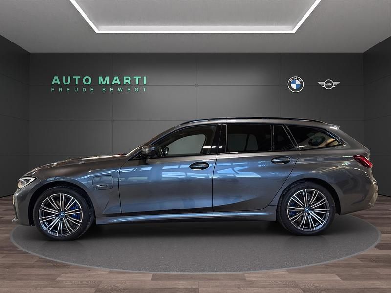 Gebraucht BMW 330e Shadowline 292 PS (214 kW) 2022 Grau Kombi