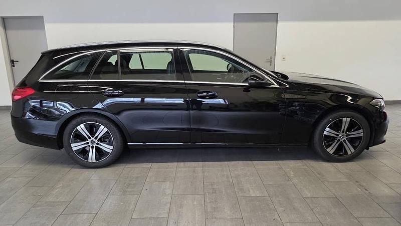 Gebraucht Mercedes C220 Avantgarde 200 PS (147 kW) 2022 Schwarz Kombi