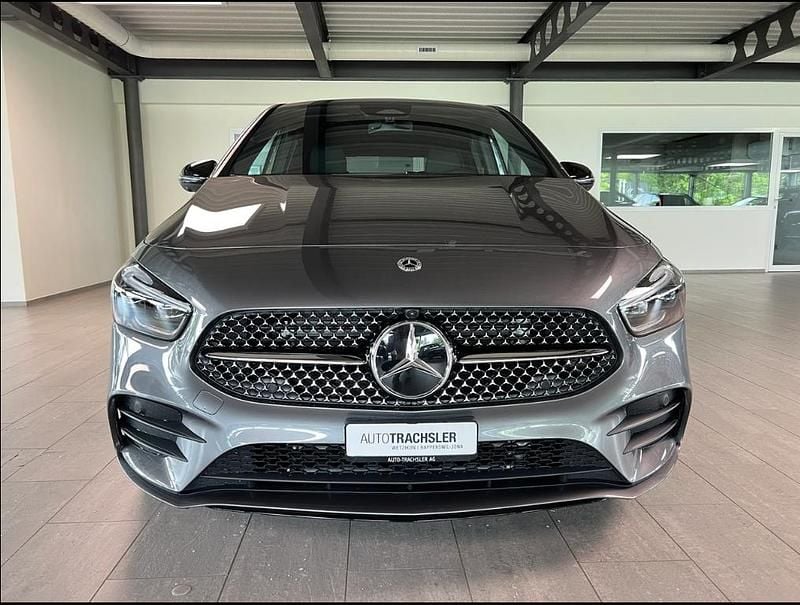 Neu Mercedes B250e AMG line 238 PS (175 kW) 2025 Grau Van / Kleinbus