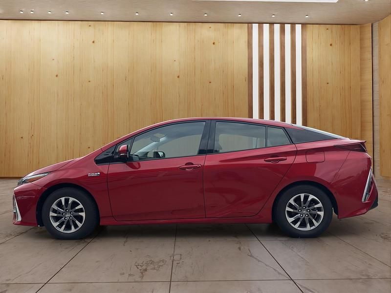 Gebraucht Toyota Prius Premium 122 PS (89 kW) 2017 Rot Kleinwagen