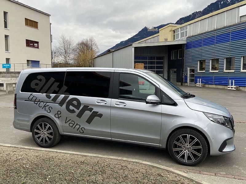 Gebraucht Mercedes V250 Style 190 PS (139 kW) 2025 Silber Van / Kleinbus