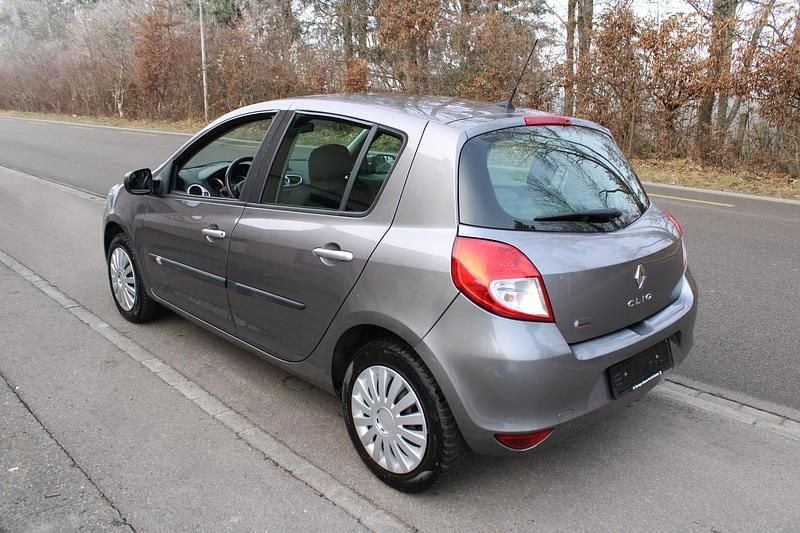 Gebraucht Renault Clio II Expression 75 PS (55 kW) 2010