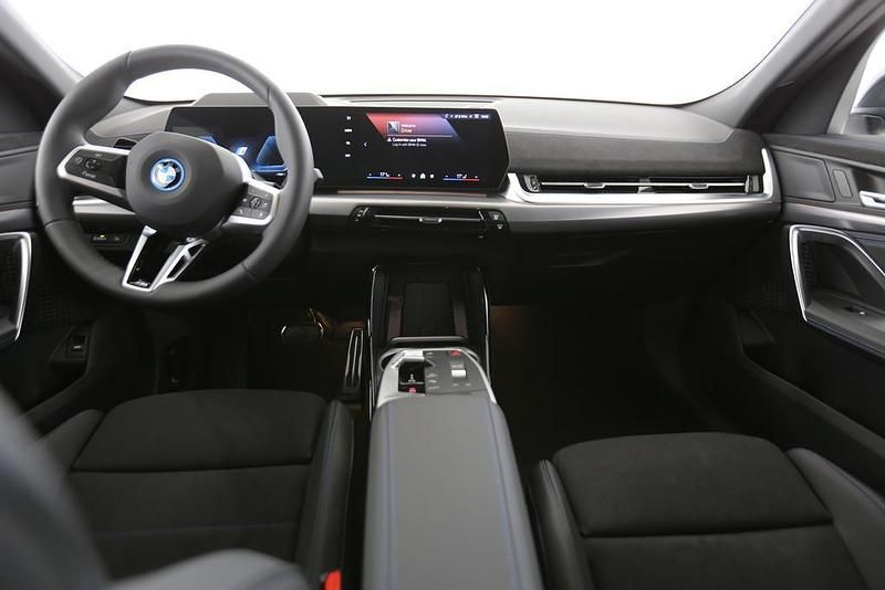 Neu BMW iX2 Performance 150 kW (204 PS) 2025 Schwarz SUV