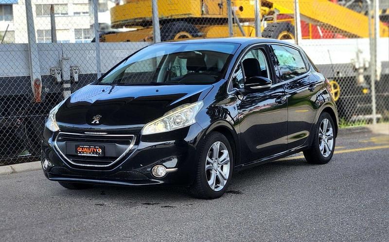 Gebraucht Peugeot 208 Allure 115 PS (84 kW) 2014 Kleinwagen