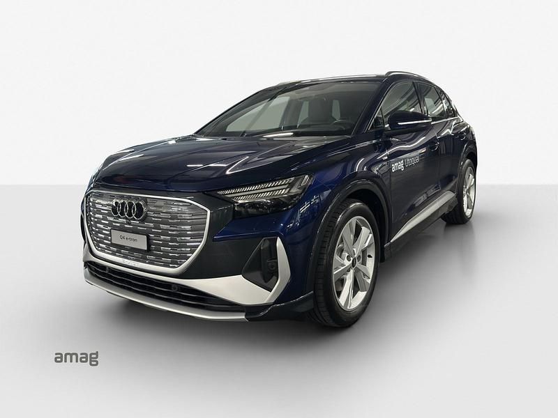 Navarrablau metallic Gebraucht 2025 Audi Q4 e-tron Basis SUV | CHF 54’900 (Teuer) - Bild 1/4