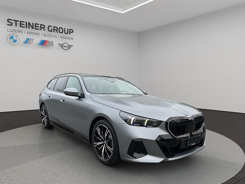Neu BMW 540 M Sport 302 PS (222 kW) 2025 Grau Kombi