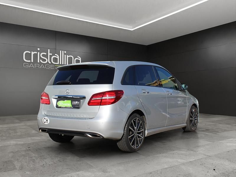 Gebraucht Mercedes B200 Night 156 PS (114 kW) 2017 Silber Van / Kleinbus