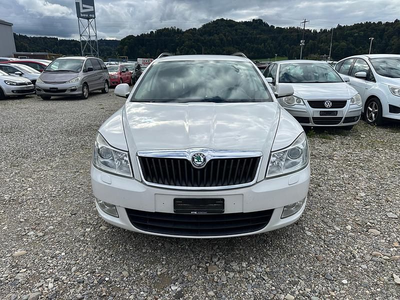 Gebraucht Skoda Octavia Ambiente 140 PS (102 kW) 2011 Kombi