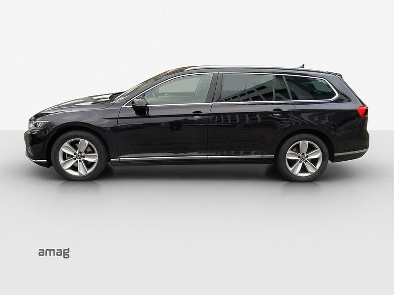 Gebraucht VW Passat Elegance 200 PS (147 kW) 2023 Deepblack perleffekt Kombi