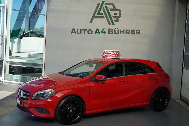 Gebraucht Mercedes A200 Urban 156 PS (114 kW) 2015 Rot Limousine