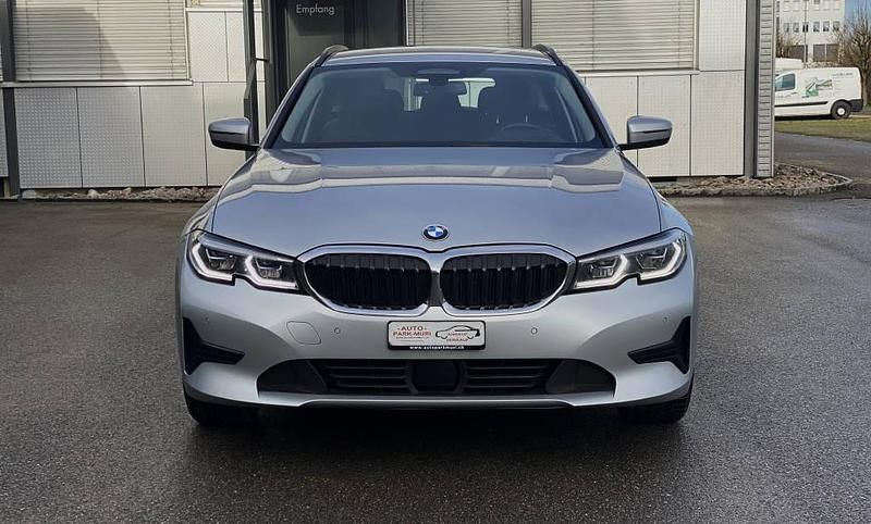 Gebraucht BMW 330 Advantage 258 PS (189 kW) 2019 Kombi