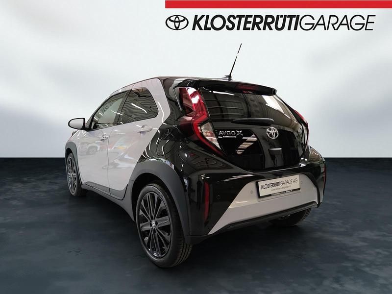 Neu Toyota Aygo X Edition 72 PS (52 kW) 2025 Silber SUV