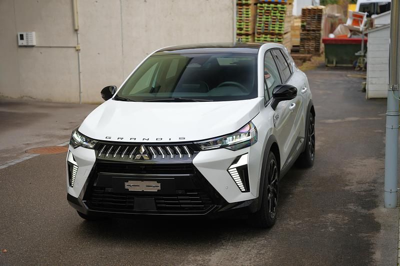 Neu Mitsubishi Grandis Instyle 158 PS (116 kW) 2025 Weiss SUV