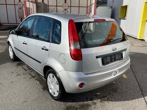 Gebraucht Ford Fiesta Trend 80 PS (58 kW) 2004 Kleinwagen